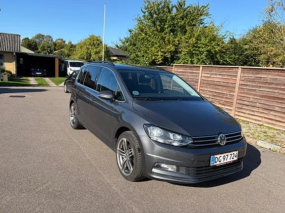 Volkswagen Touran 2017 photo 2