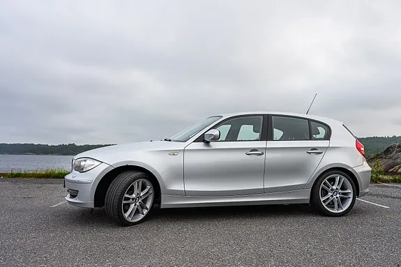 BMW 118D 2009 photo 2
