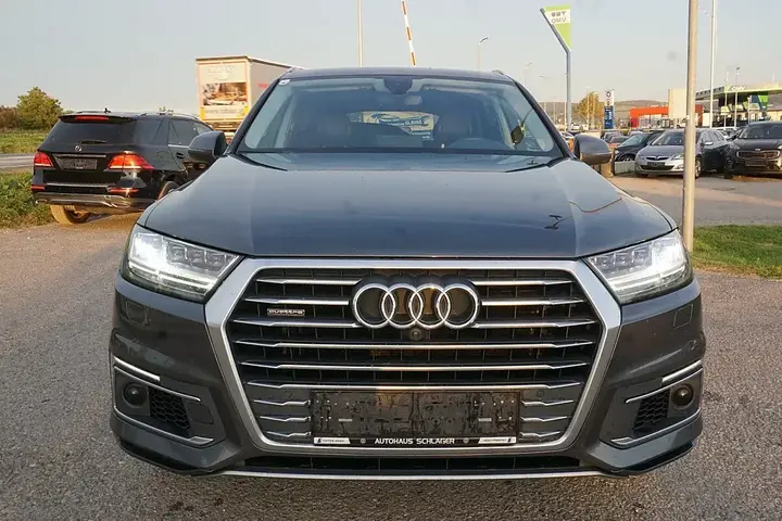 Audi Q7 2018 photo 2