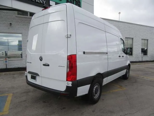 Mercedes-Benz Sprinter 2023 photo 4
