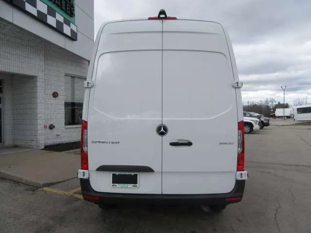 Mercedes-Benz Sprinter 2023 photo 5