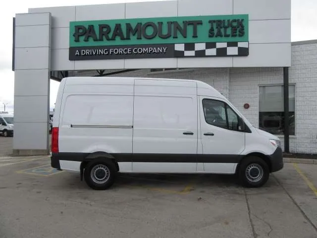 Mercedes-Benz Sprinter 2023 photo 2