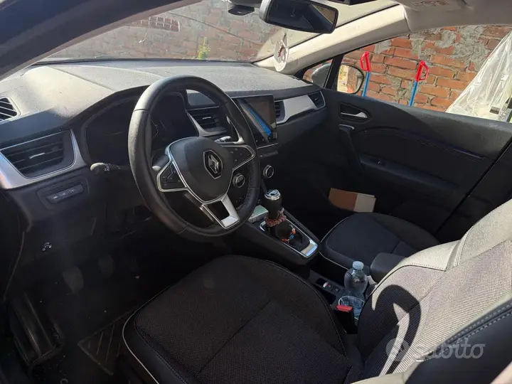 Renault Captur 2023 photo 3