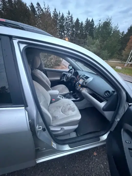 Toyota Rav4 2010 photo 2