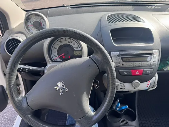 Peugeot 107 2012 photo 2
