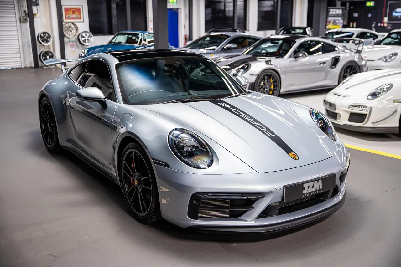 Porsche 911 2022 photo 2