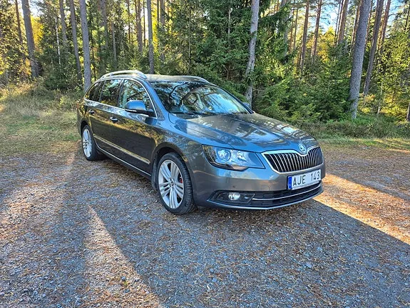 Skoda Superb 2014 photo 4