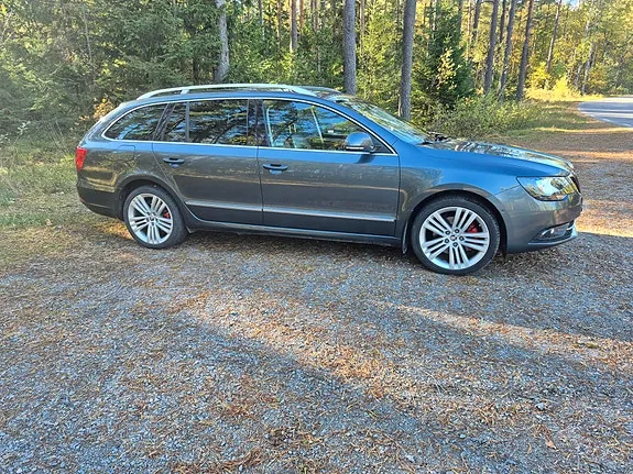 Skoda Superb 2014 photo 3