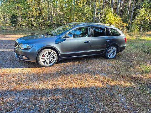 Skoda Superb 2014 photo 2