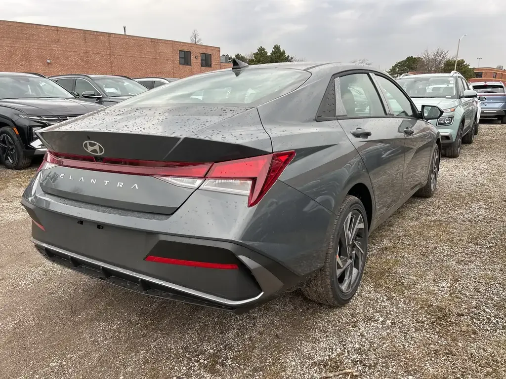 Hyundai Elantra 2026 photo 3
