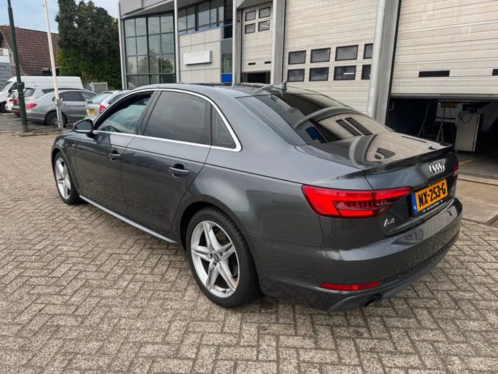 Audi A4 2017 photo 3