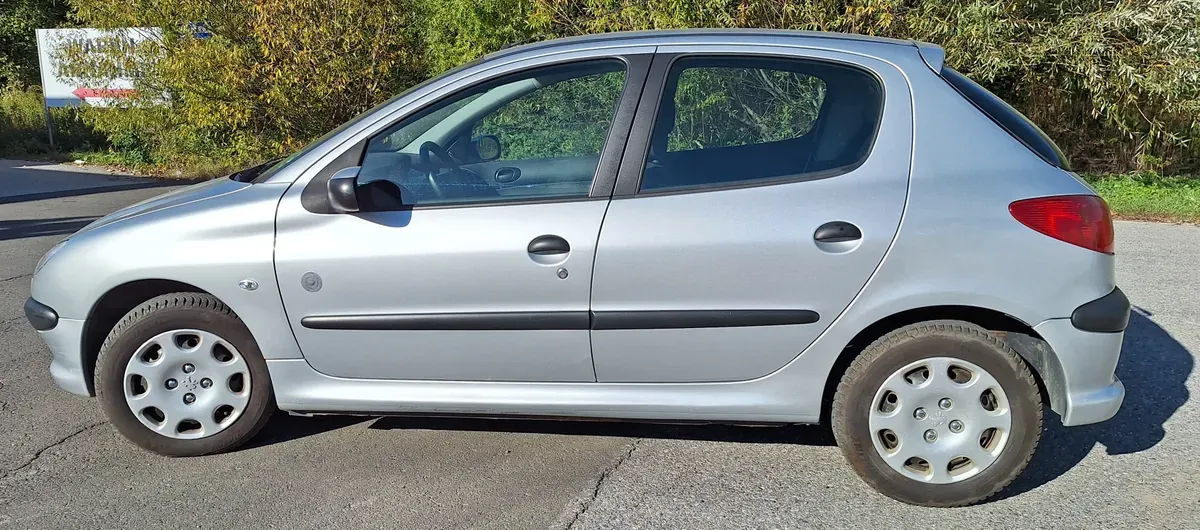 Peugeot 206 2009 photo 2