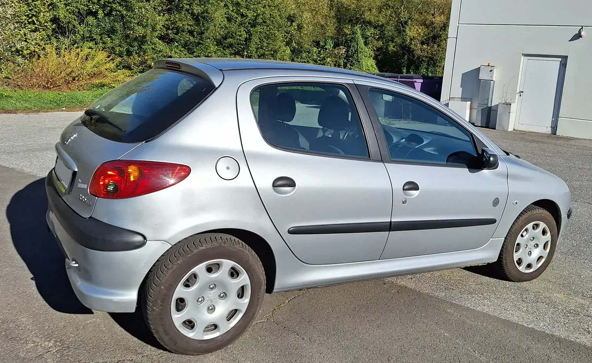 Peugeot 206 2009 photo 3