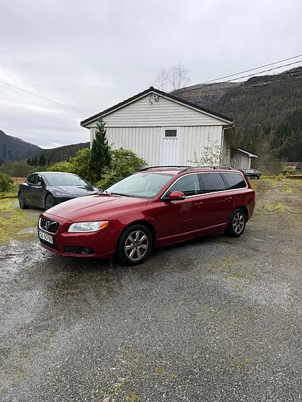 Volvo V70 2011 photo 2