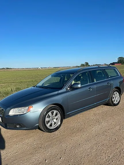 Volvo V70 2012 photo 2