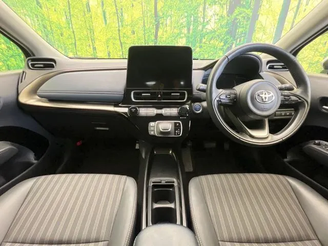Toyota Aqua Z 2022 photo 2