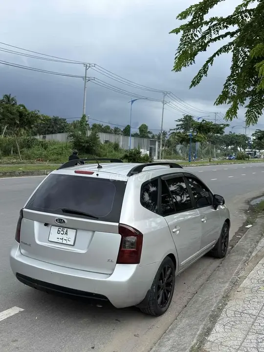 Kia Carens 2011 photo 3