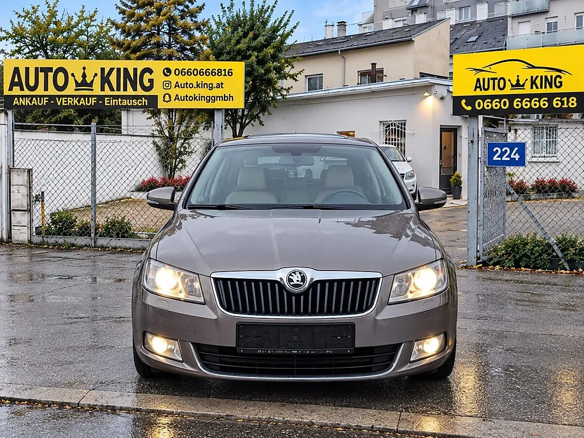 Skoda Superb 2011 photo 2