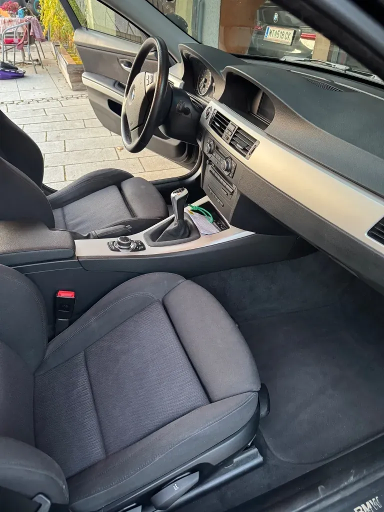 BMW 3 Series 2010 photo 2