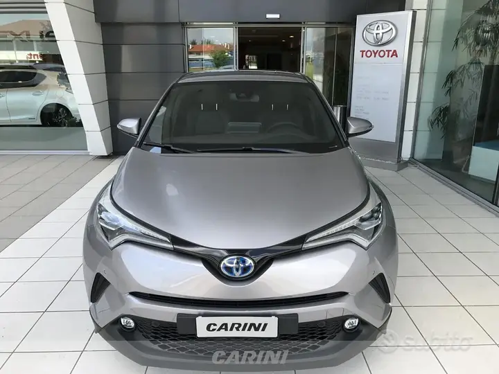 Toyota C-Hr 2018 photo 2