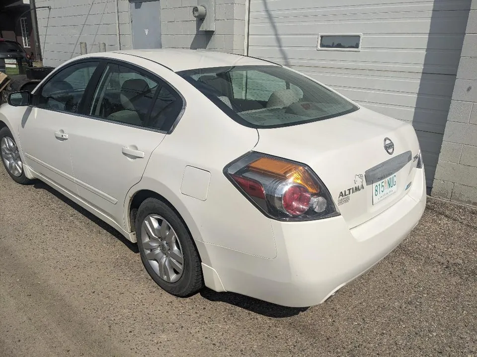 Nissan Altima 2012 photo 2