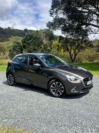 Mazda 2 2017 photo 2