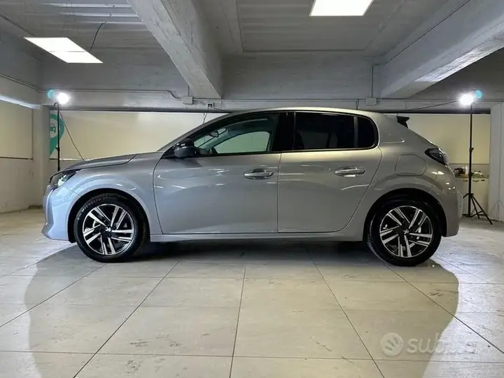Peugeot 208 2023 photo 2