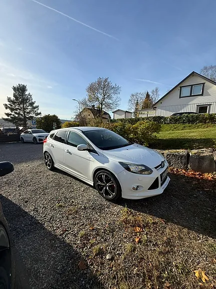 Ford Focus 2012 photo 2