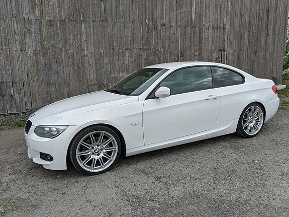 BMW 320D 2010 photo 2