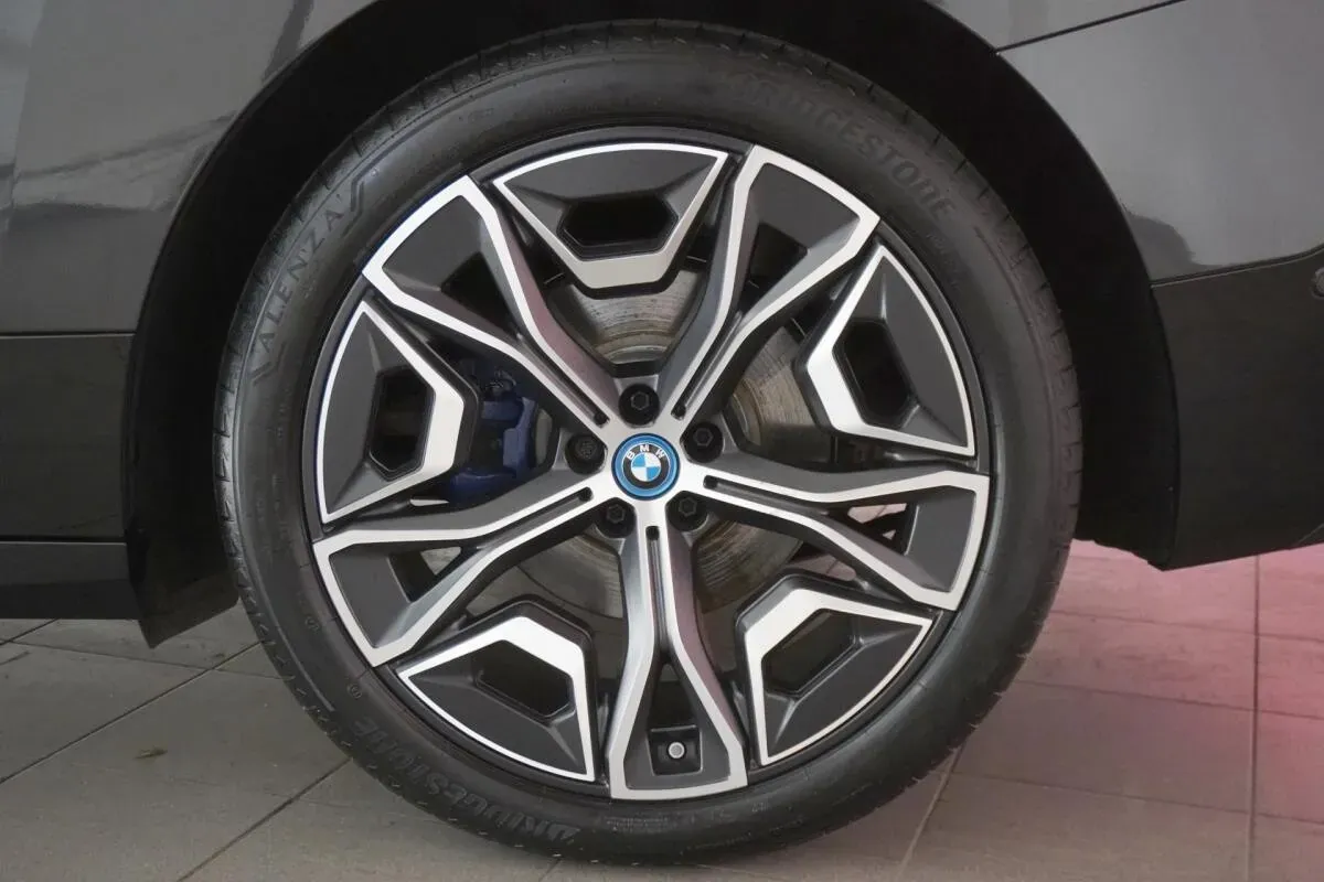 BMW Ix 2022 photo 3