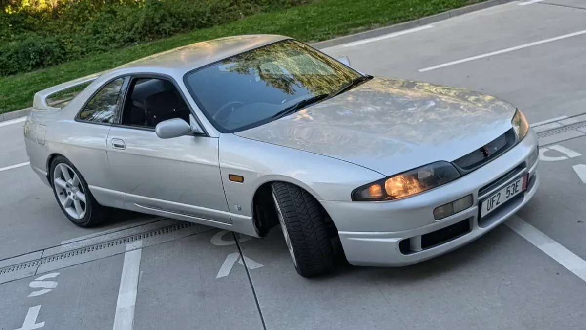 Nissan Skyline 1994 photo 2