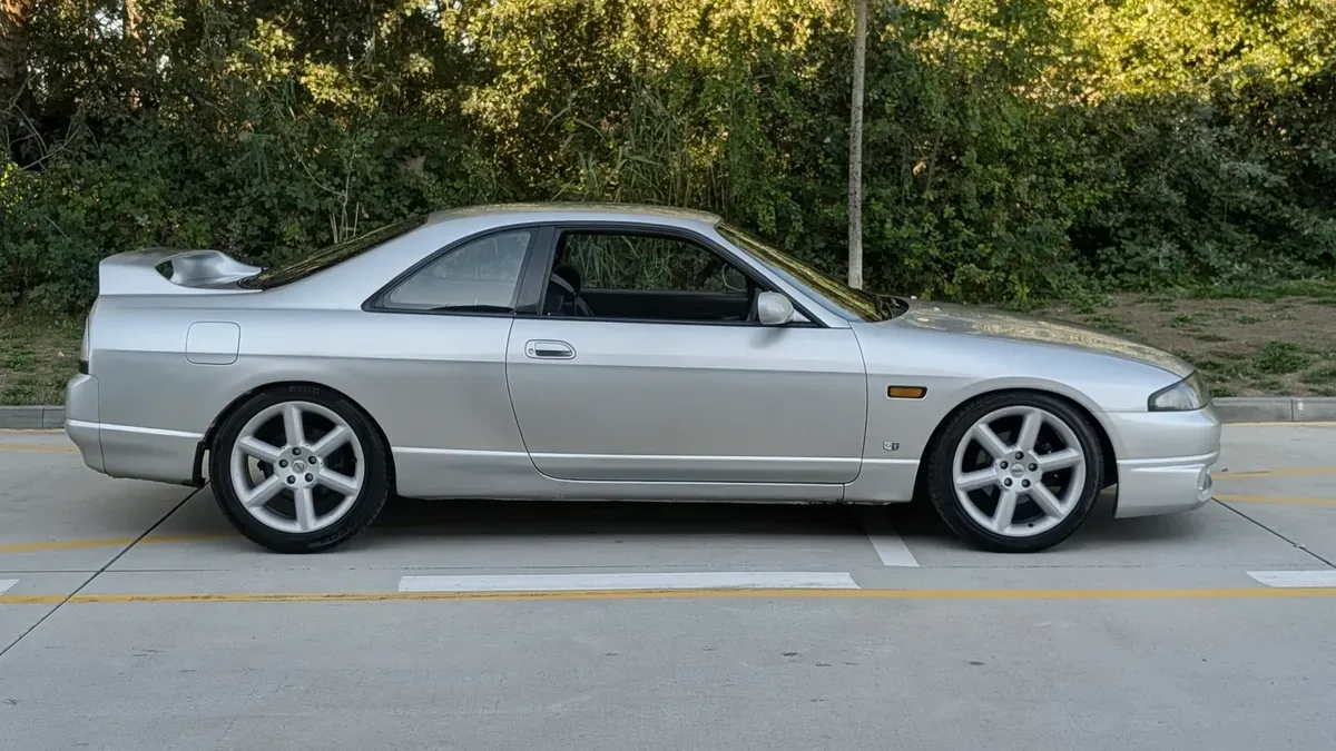 Nissan Skyline 1994 photo 3