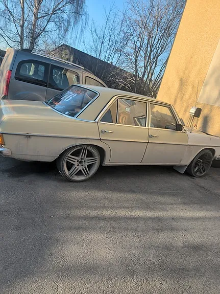 Mercedes-Benz 240 D