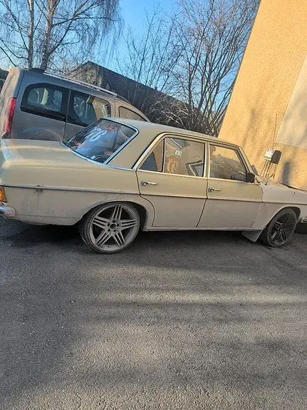 Mercedes-Benz 240 D