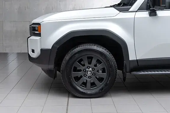 Toyota Land Cruiser 2025 photo 2