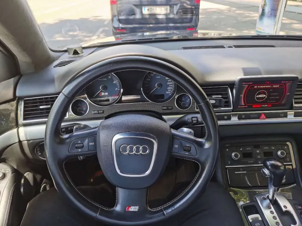 Audi A8 2006 photo 2