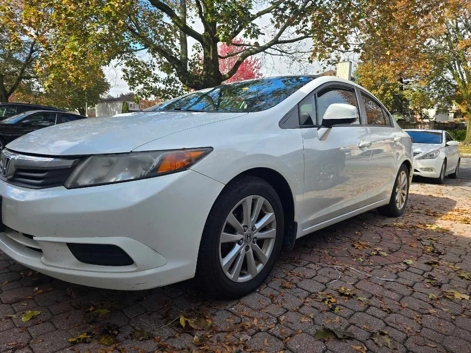 Honda Civic 2012 photo 2