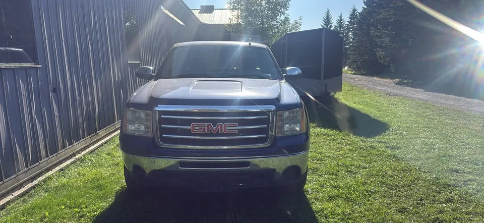GMC Sierra 2013 photo 2