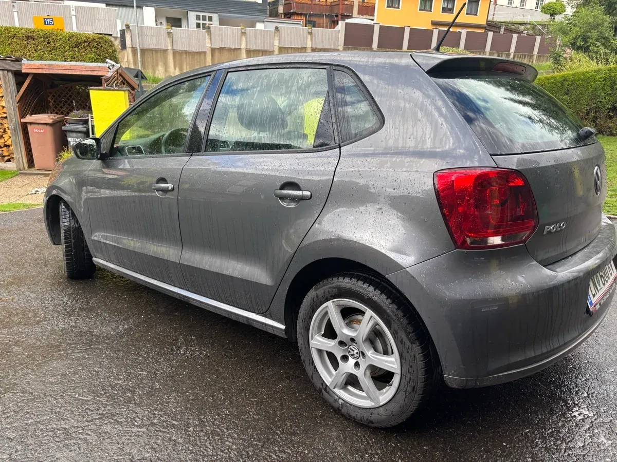 Volkswagen Polo 2011 photo 2