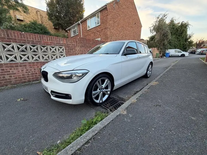 BMW 1 Series 2012 photo 2