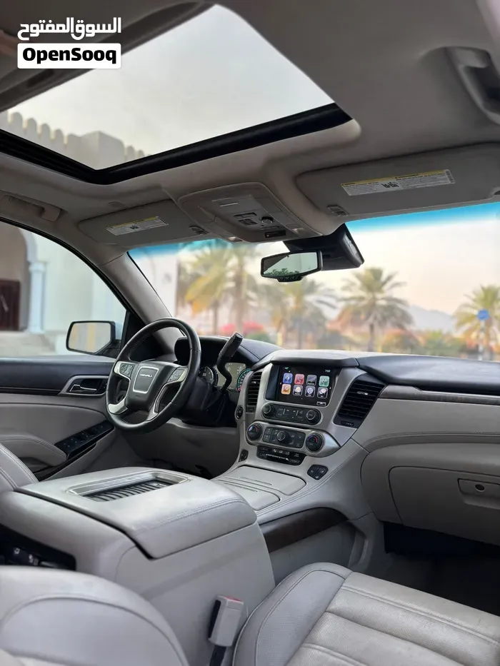 GMC Suburban 2018 photo 4