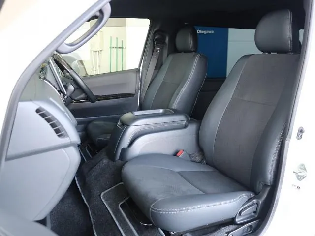 Toyota Hiace Gl 2025 photo 2