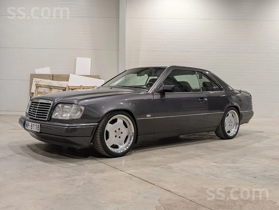 Mercedes-Benz E220 1995 photo 4
