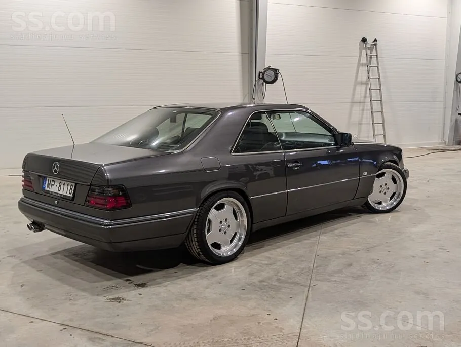 Mercedes-Benz E220 1995 photo 5