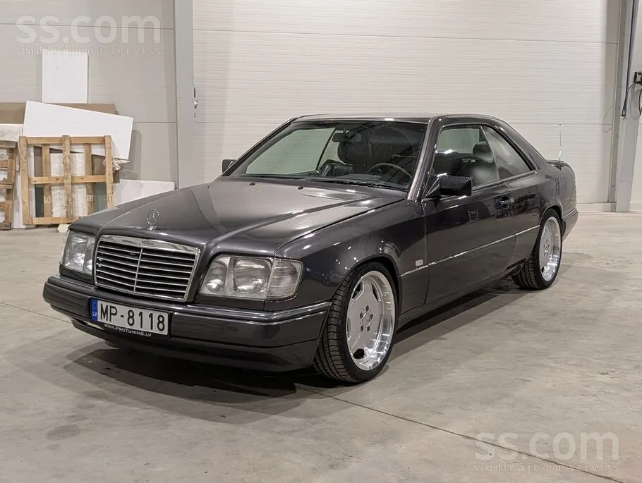 Mercedes-Benz E220 1995 photo 3
