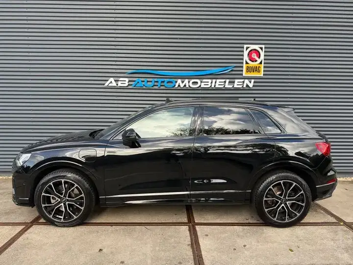 Audi Q3 2023 photo 2