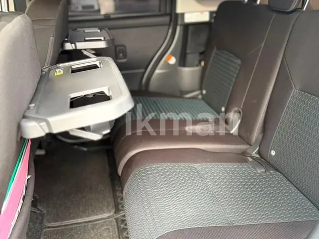 Toyota Roomy 2023 photo 2