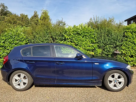 BMW 116D 2011 photo 2