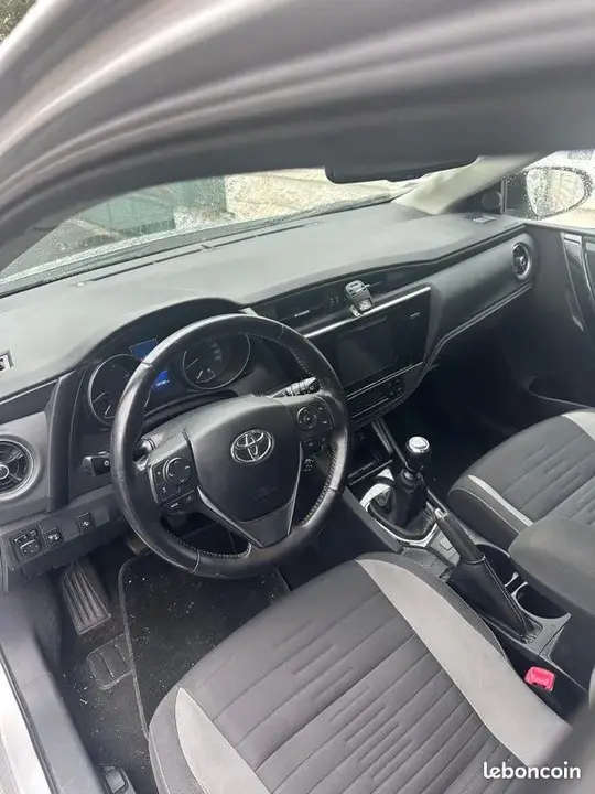 Toyota Auris 2016 photo 3