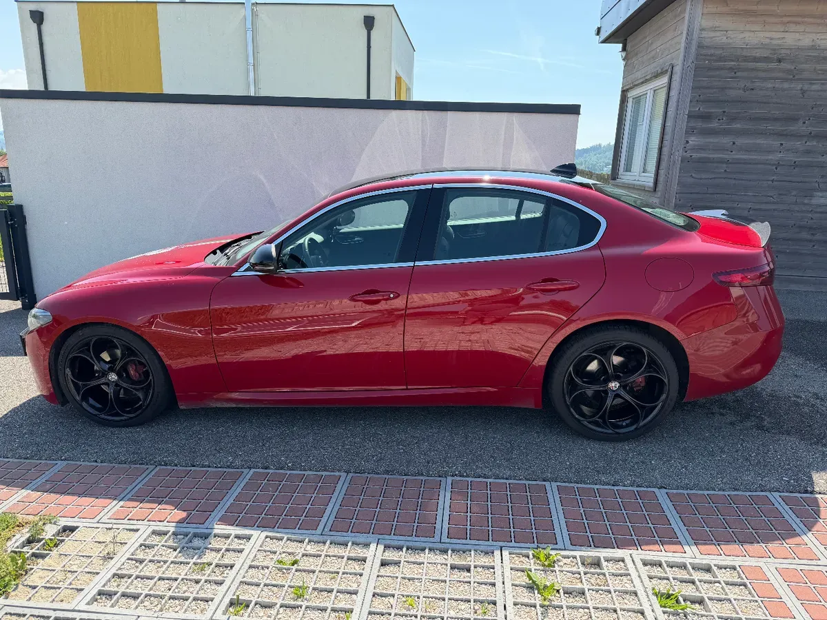 Alfa Romeo Giulia 2017 photo 2
